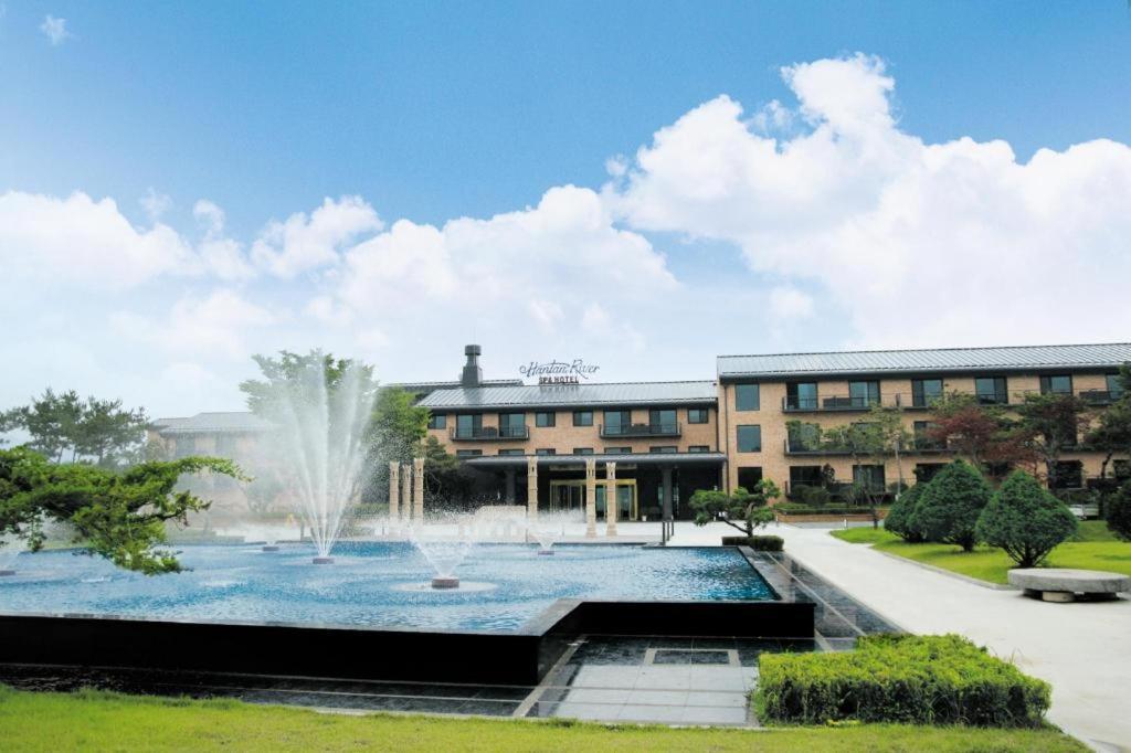 Hantan River Spa Hotel Cheorwon Exterior photo