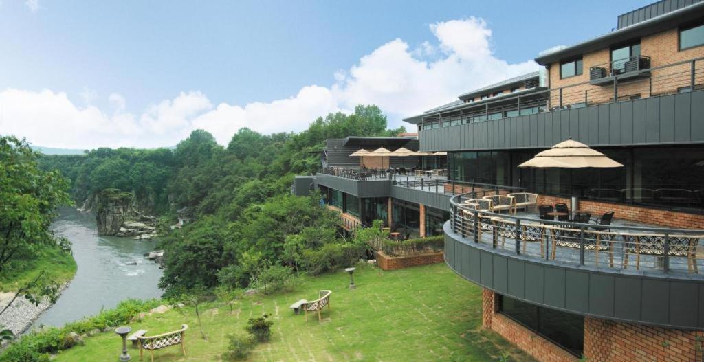 Hantan River Spa Hotel Cheorwon Exterior photo