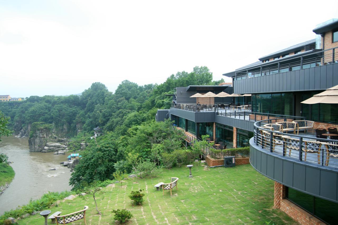 Hantan River Spa Hotel Cheorwon Exterior photo